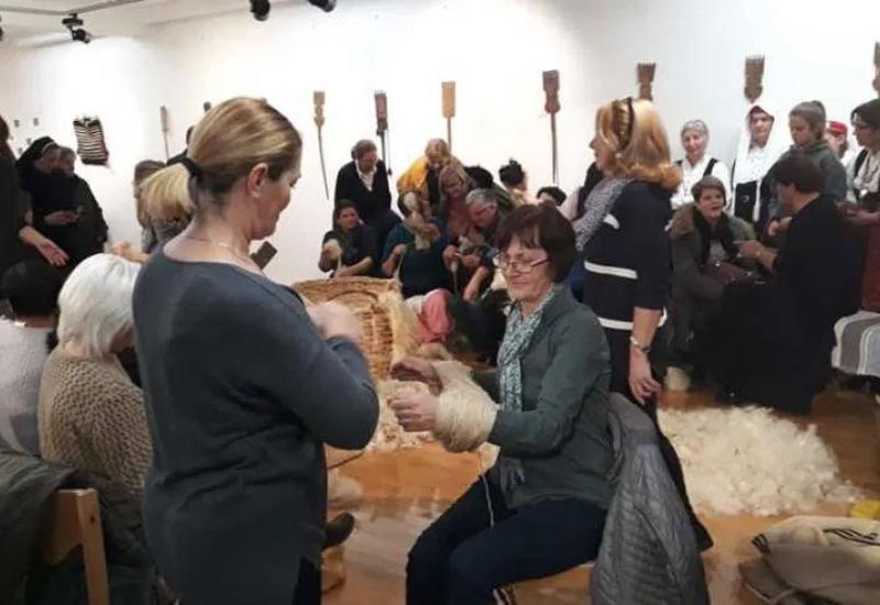 Livnjaci pokazali tradicionalni način obrade vune