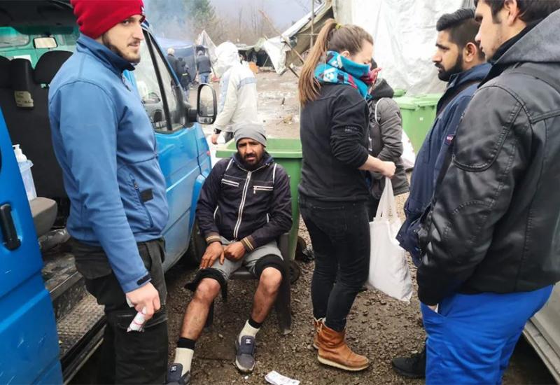 Desetak migranata tijekom jutra sišlo je s planine Plješevice - Kamp Vučjak: Bageri uklanjaju šatore