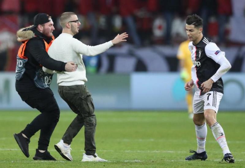Uvijek na meti: Ronaldo se se zamalo potukao s navijačima u Leverkusenu!