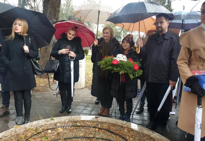 Dan znanosti obilježen u FBiH - Dan znanosti u Mostaru obilježen polaganjem cvijeća