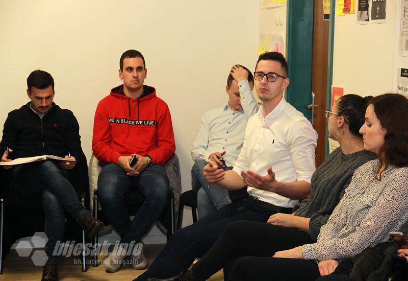 Detalj s održane diskusije - Mladi iz 10 gradova posjetili Mostar