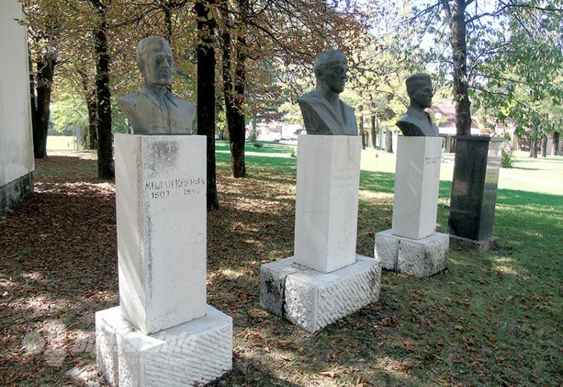 Trojica plus jedan koga vise nema - Ljubinje: Tri crkve ispod jedne i nišan na pravoslavnom groblju
