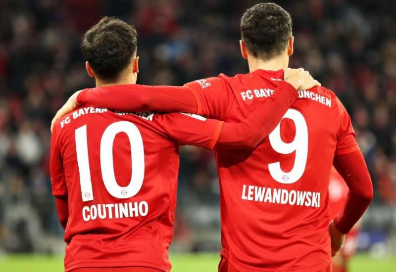 Zagrrljeni_ Coutinho i Lewandowski - Zagrljene: Ove dvije curice očito ne treba pitati čije su