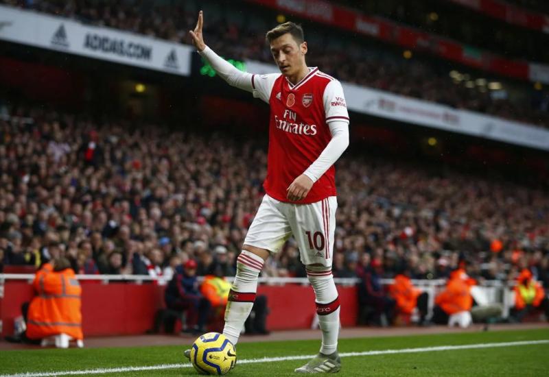 Mesut Ozil - Provocirao Tottenham: Mesut Özil u srcu je i dalje Topnik