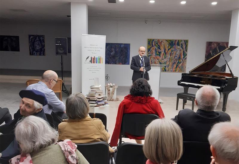 Mostar: Adventska književna večer okupila veliki broj ljubitelja poezije
