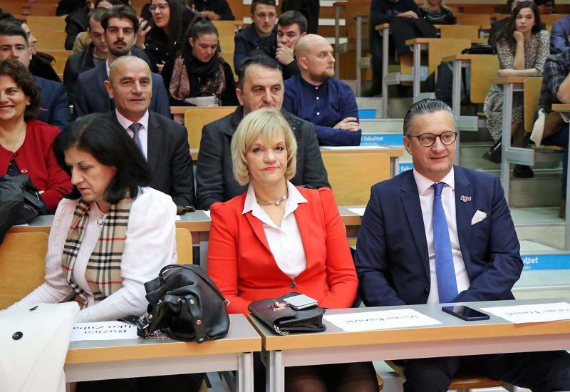 Hrvatski studentski politološki forum obilježio deset godina postojanja - Mostar: Obilježena 10. godišnjica HSPF-a