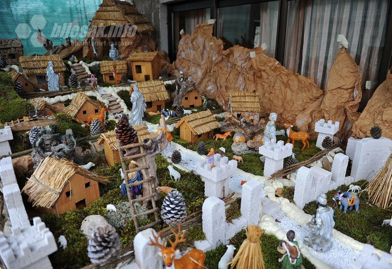 Jaslice su postale atrakcija sela Turčinovići - Sedmeročlana obitelj iz Širokog Brijega svake godine napravi najveće božićne jaslice