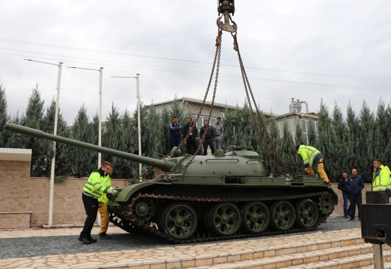 Postavljen tenk na spomen obilježju u Pologu