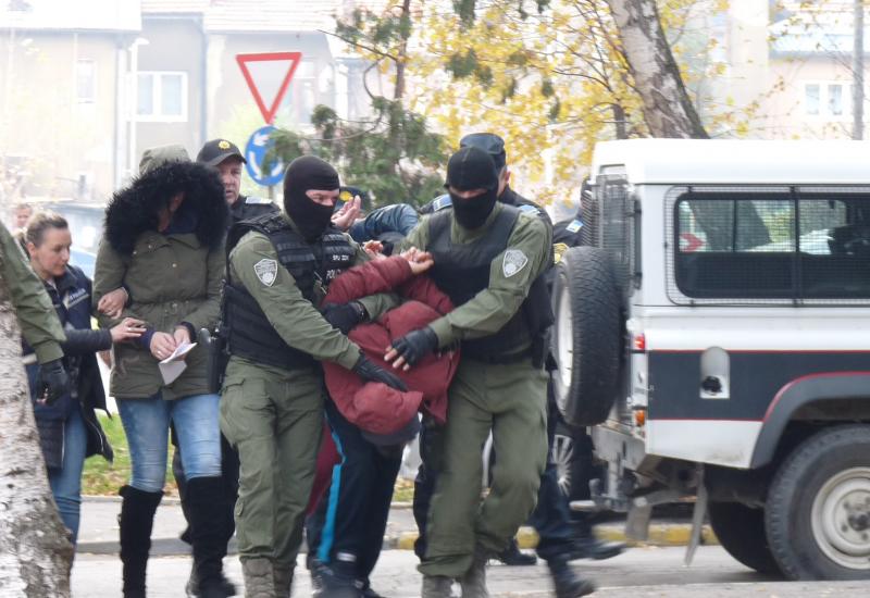 Akcija "Mreža III" završena uhićenjem 20 osoba i pronađenom drogom, pištoljima i bombama
