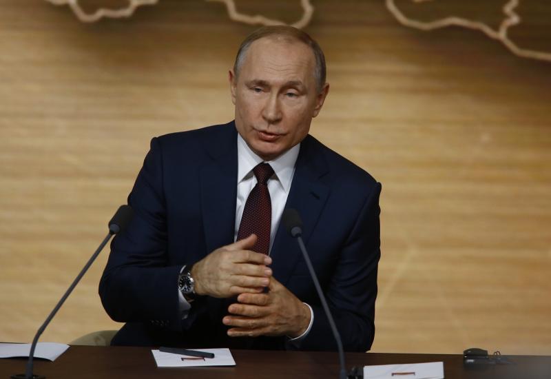 Putin za premijera imenovao šefa porezne uprave