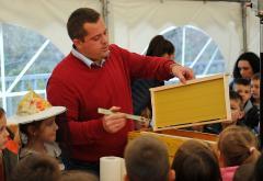 Širokobriješki pčelari se predstavili sugrađanima, djeca iz vrtića oduševljena