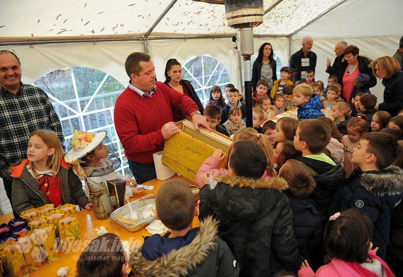 3. Dani meda u Širokome Brijegu - Širokobriješki pčelari se predstavili sugrađanima, djeca iz vrtića oduševljena