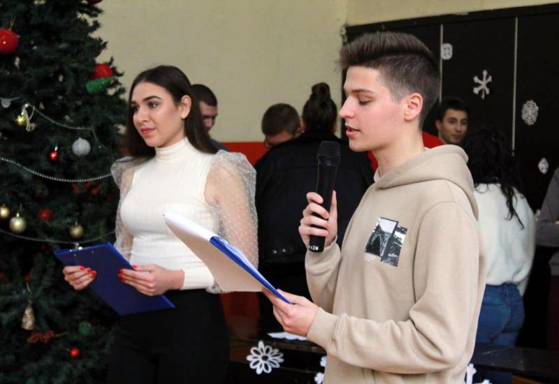 Božićna priredba u Građevinskoj školi 2019. - Mostar: Igre, osmijesi i zabava za kraj polugodišta
