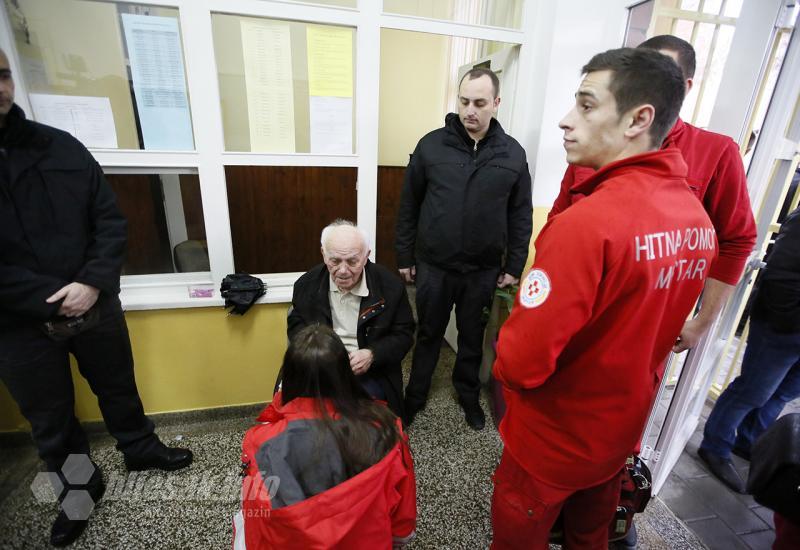 Ozlijeđen starac u Mostaru - Starac ozlijeđen na biralištu, intervenirala Hitna pomoć