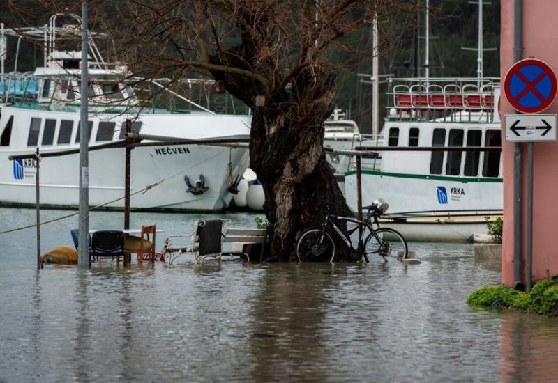 Divlja oluja potopila gradove na Jadranu