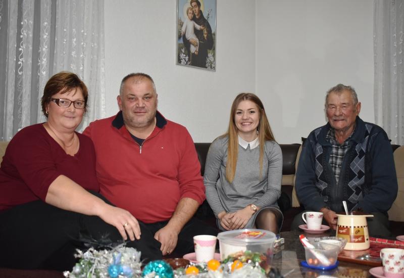 Obitelj Pešić Božić dočekuje u duhu zajedništva i dijeljenja radosti s drugima