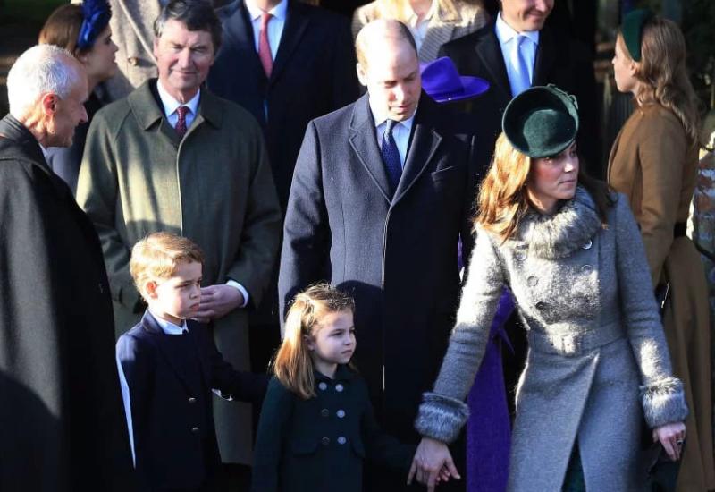 Tradicionalna šetnja kraljevske obitelji na božićnu misu - Britanski princ Andrew izbjegao božićnu šetnju s kraljevskom obitelji