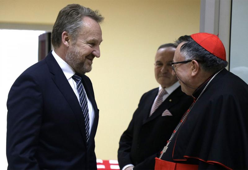 Kardinal Puljić na božićnom prijemu o povratu oduzete imovine i PDV-u