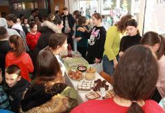 Mostar: Djeca pokazala kreativnost na zimskom bazaru