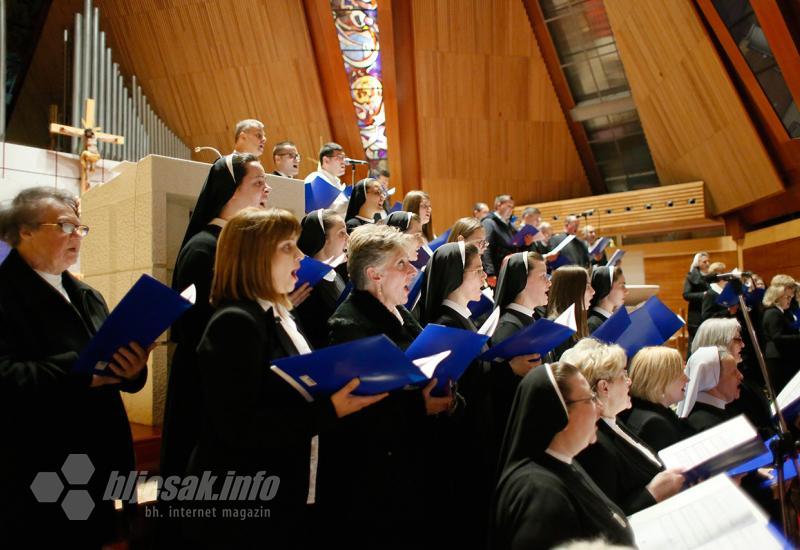 U mostarskoj katedrali održan Božićni koncert - U mostarskoj katedrali održan Božićni koncert