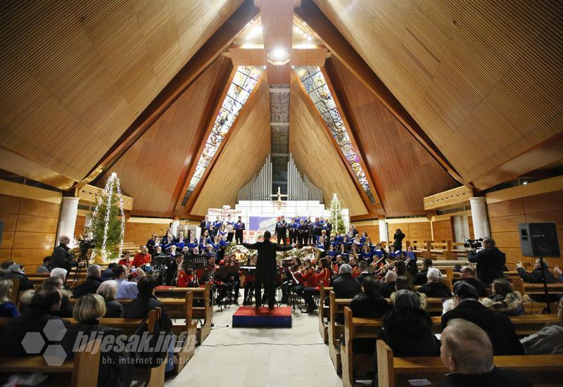 Katedralni zbor i Hrvatska glazba Mostar izveli Božićni koncert