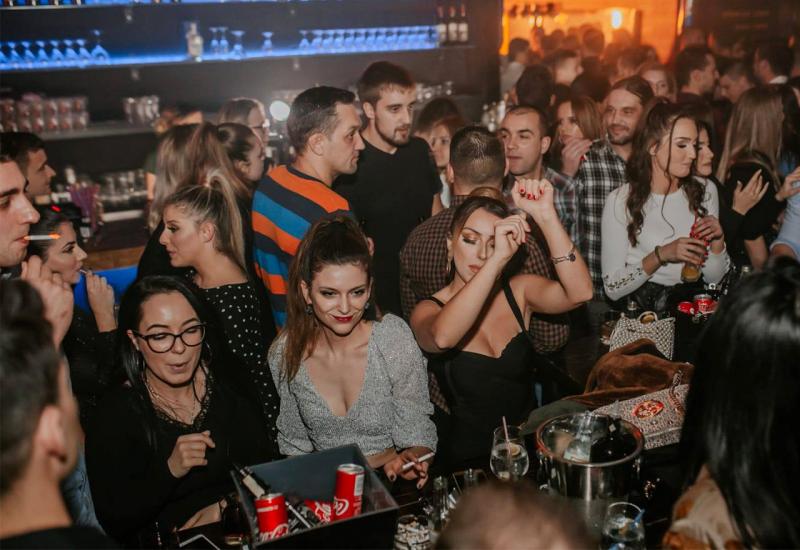 Zabava - Što čeka Mostarke za Dan žena: Predstave, koncerti i striptiz