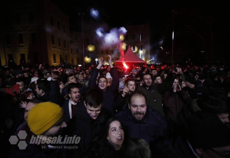 Više od 15 tisuća ljudi na dočeku Nove u Mostaru
