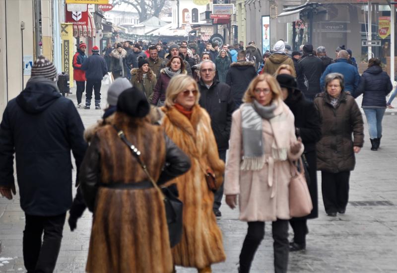Novogodišnja atmosfera u Sarajevu - Novogodišnja atmosfera: Brojni posjetitelji u obilasku Sarajeva