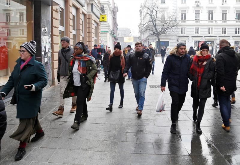 Novogodišnja atmosfera: Brojni posjetitelji u obilasku Sarajeva