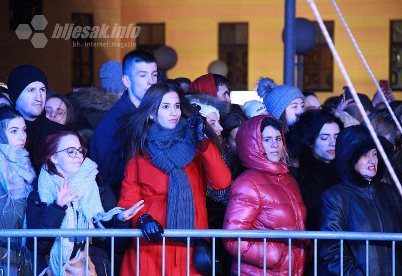 Publika se dobro zabavila - Crvena jabuka Mostarcima priredila reprizu dočeka Nove godine