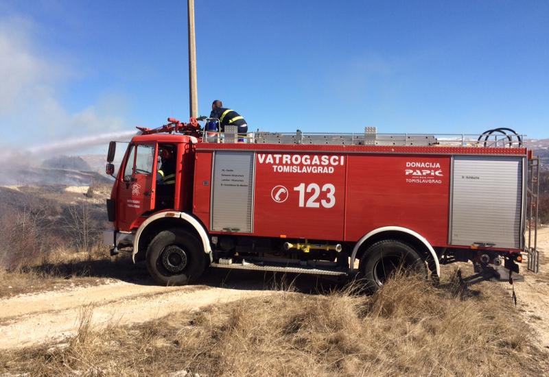  - Ljudska nepažnja i pirotehnika uzrokovali tri požara u Tomislavgradu