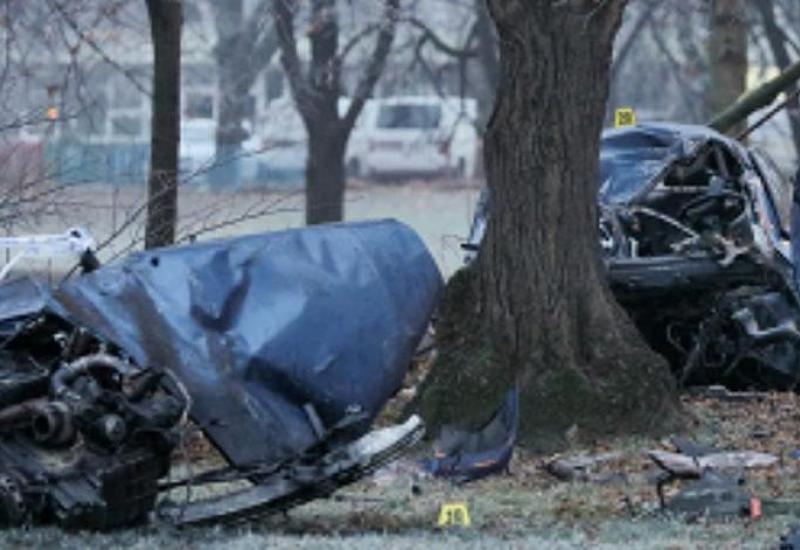 Stravična prometna nesreća u Osijeku - Troje mrtvih u sudaru, auto prepolovljeno