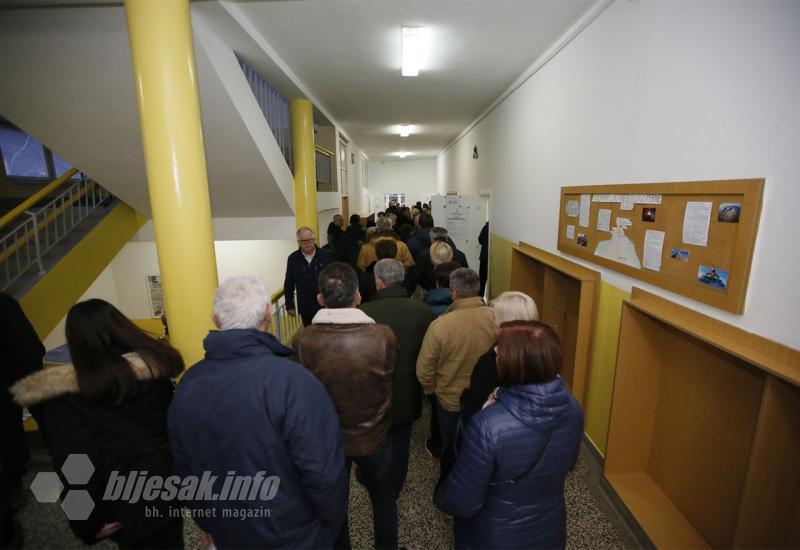 Na biračkim mjestima u Mostaru više birača nego prije 15 dana