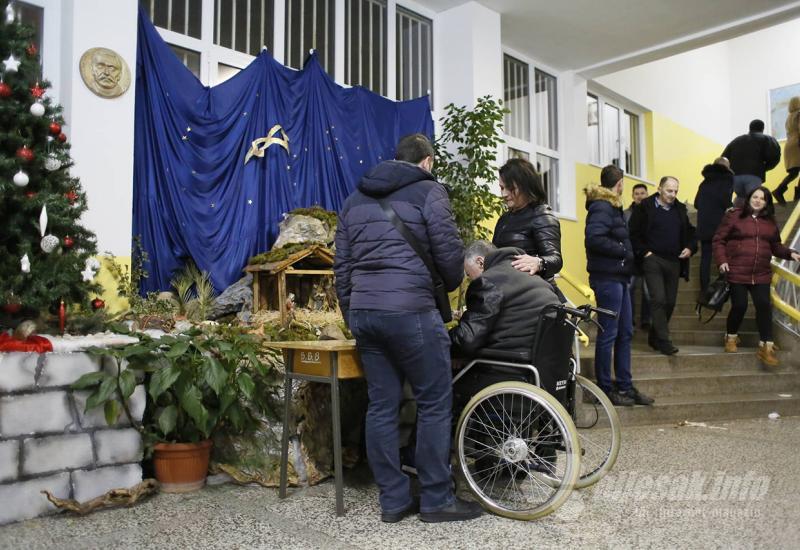 Zatvorena birališta u Mostaru, glasači žurili na glasanje - Zatvorena birališta u Mostaru, glasači žurili na glasanje