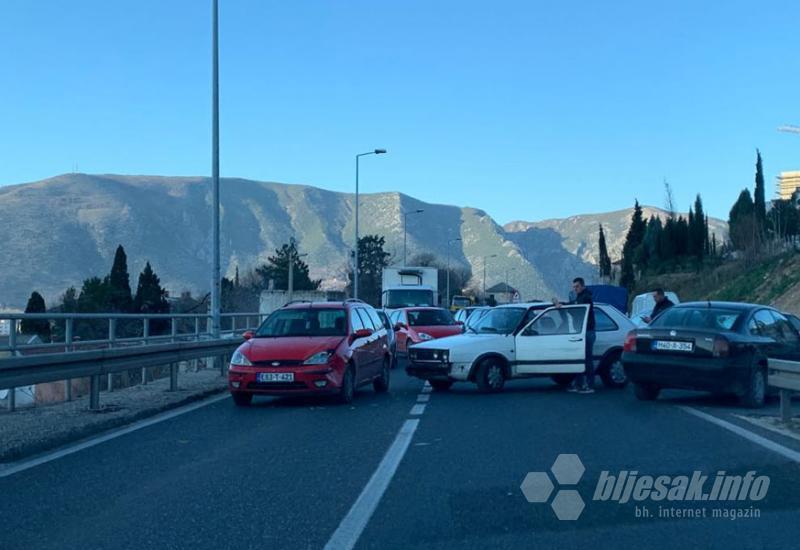 Mostar: Lakša prometna nesreća uzrokovala kolone