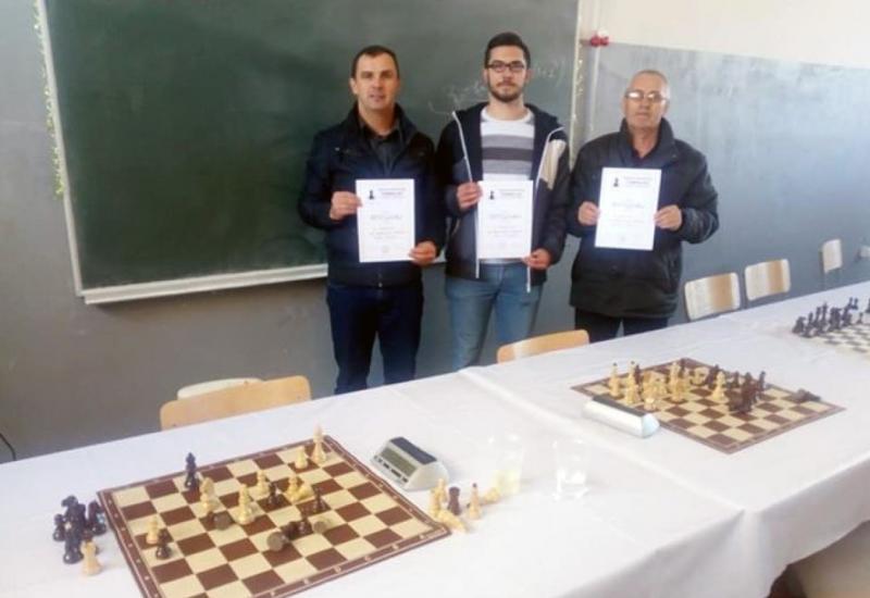 Održan tradicionalni božićni šahovski turnir - Ivan Duvnjak pobjednik božićnog šahovskog turnira