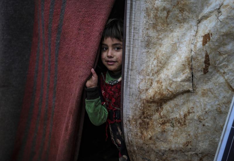  Zbog intenziviranih sukoba 300.000 Sirijaca napustilo domove u Idlibu - UN: Zbog intenziviranih sukoba 300.000 Sirijaca napustilo domove u Idlibu