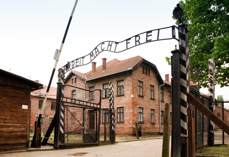 Oprema za tetoviranje brojeva u Auschwitzu neće biti na dražbi