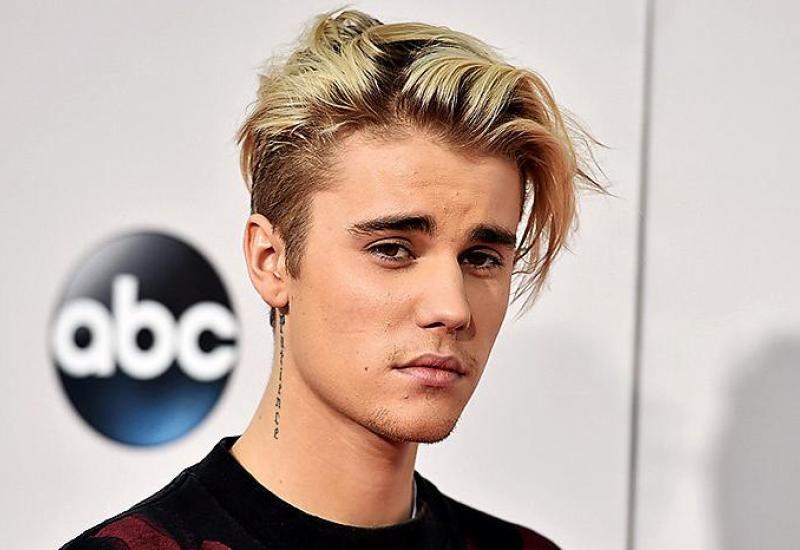 Bieber boluje od paralize lica, morao otkazati nastupe