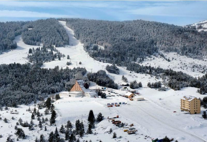 Gostiju ima dovoljno, a najbrojniji su Dalmatinci i Hercegovci - Hercegovci gledaju u nebo dok Bosanci uživaju u snježnim radostima