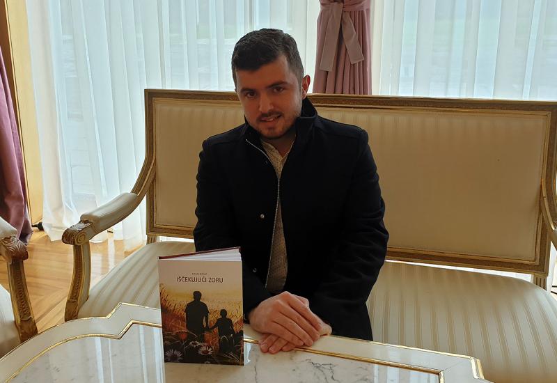 Matijas Zečević - Široki Brijeg: Student novinarstva predstavlja roman o ratu u Bosanskoj Posavini