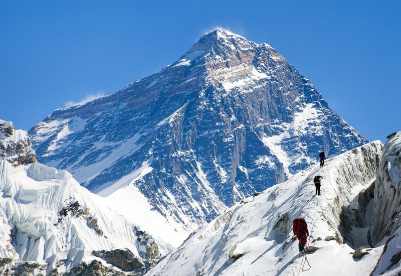 Zabrinjavajuće: Na vrhu Mont Everesta raste trava 