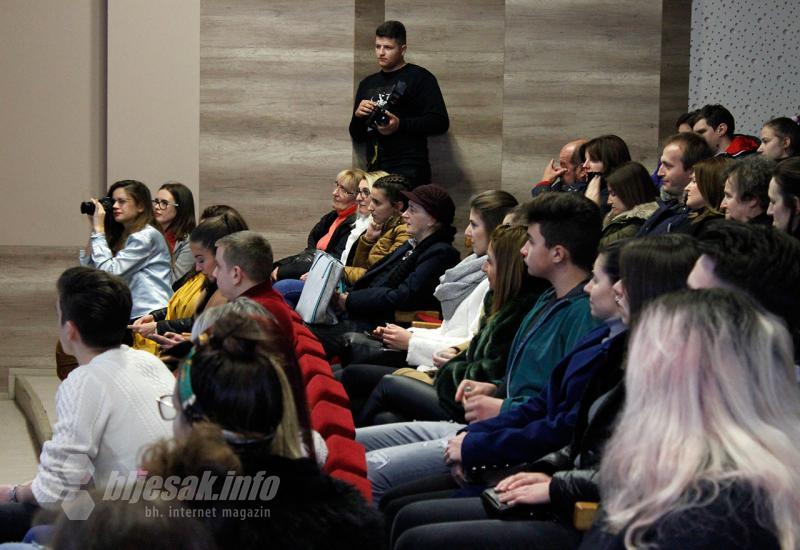 Predstavljanje romana Izabrani u Mostaru - Mladi podržali Mostarca u objavi prvog romana