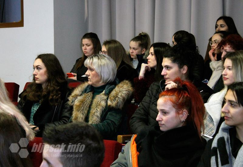 Predstavljanje romana Izabrani u Mostaru - Mladi podržali Mostarca u objavi prvog romana