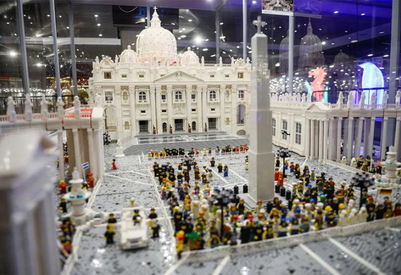 Izložba koja izaziva divljenje svojom veličinom, - Izložba sastavljena od više milijun Lego kockica