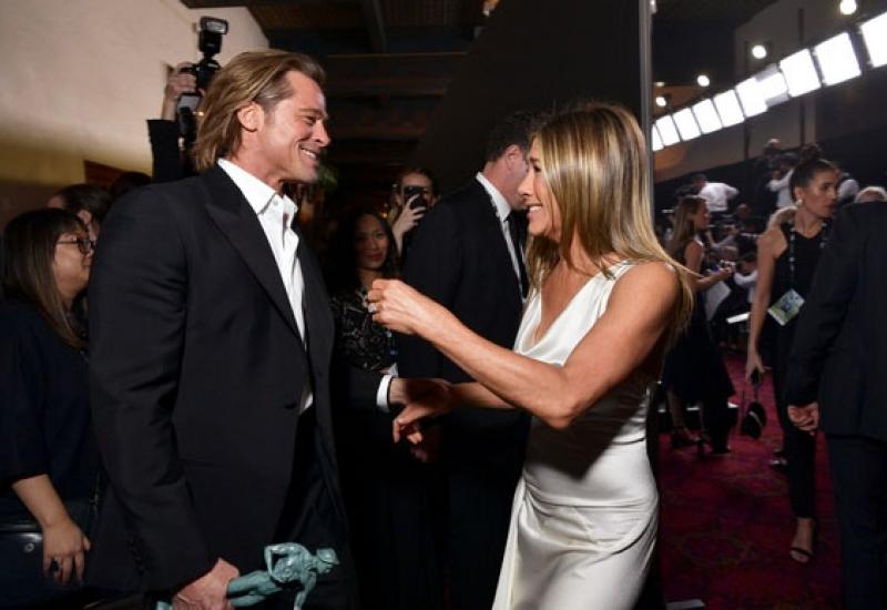 Brad Pitt i Jennifer Aniston su se susreli u backstageu - Jennifer Aniston: Brad i ja često razgovaramo, nema ništa neobično u tome