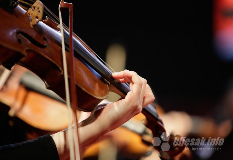 Mostarski simfoničari oduševili Novogodišnjim koncertom - Mostarski simfoničari oduševili Novogodišnjim koncertom