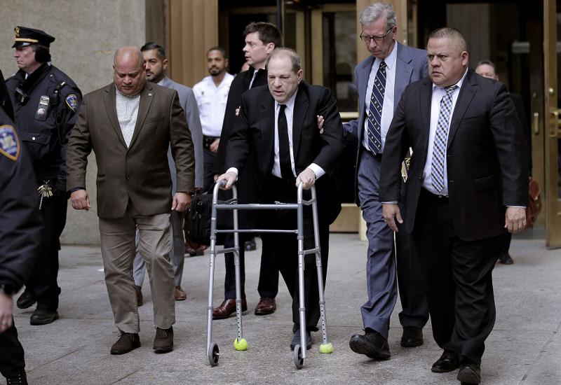 Harvey Weinstein s hodalicom ispred suda - Weinstein iskorištavao svoju moć da bi zlostavljao žene