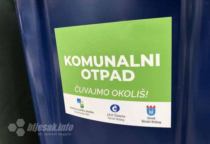 Kante za otpad koje je podijelilo JKP Čistoća - Široki Brijeg: Podijeljeno 600 kanti za otpad, cilj je da svaki korisnik dobije jednu