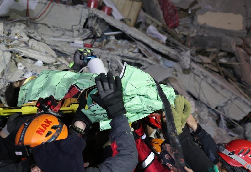 Dvoipolgodišnja djevojčica nakon 24 sata spašena ispod ruševina